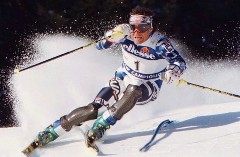 Tomba impegnato nella prima manche dello slalom di Madonna di Campiglio del 17 dicembre 1996 (AP Photo/Armando Trovati)