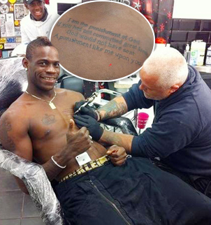 Mario Balotelli e il suo ultimo tatuaggio (Foto The Sun)