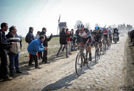 Fabian Cancellara in testa al gruppo sul pavè della Parigi-Roubaix vinta ieri (Photo Marketa Navratilova/Cor Vos)