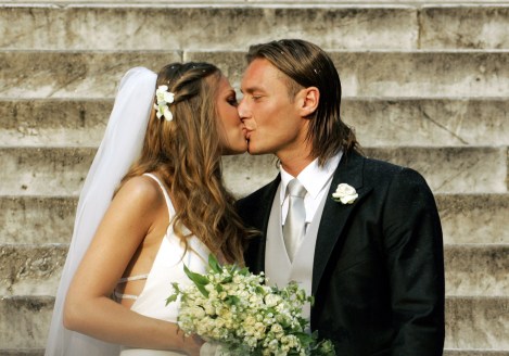 19 giugno 2005: Francesco Totti giura amore eterno ad Ilary Blasi (foto Andrea Solaro/AFP/Getty Images)