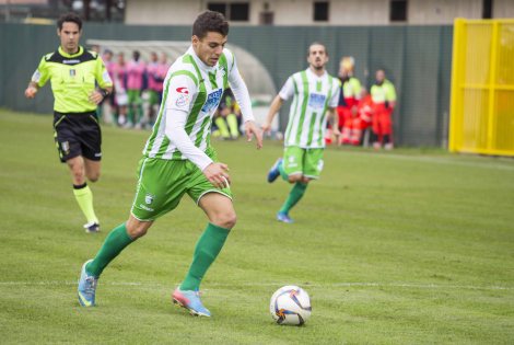Alessio Di Massimo in azione con la maglia dell'Avezzano