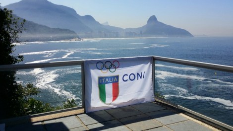 Un'immagine simbolica dell'Italia che guarda alle Olimpiadi al via domani a Rio (Foto Coni)